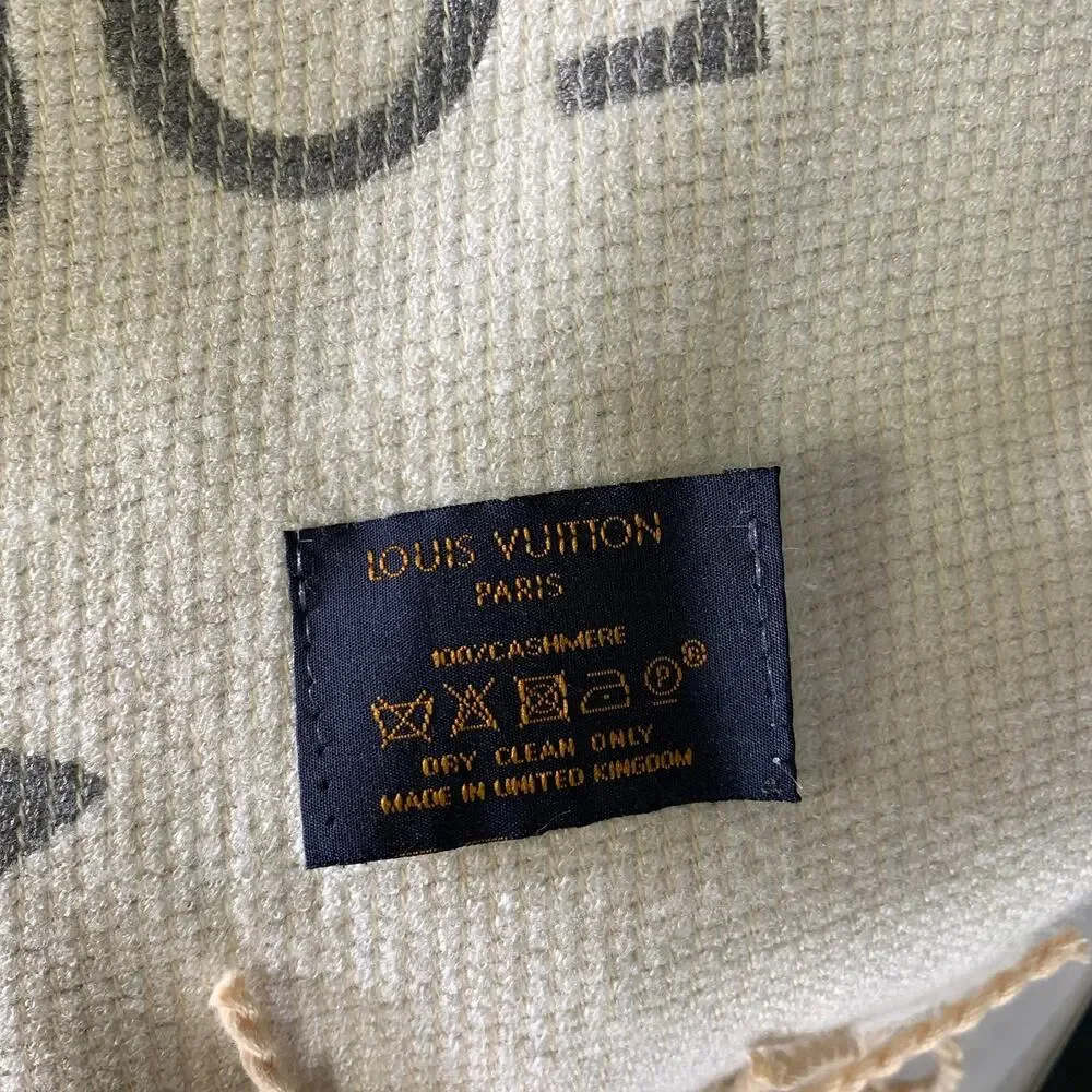 LOUIS VUITTON Size One Size Grey Cream Logo Cashmere Scarves
